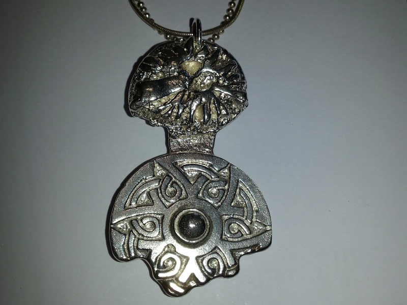 student cast mayan pendant